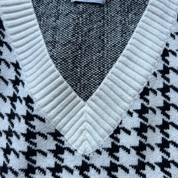 Ashton Sweater Vest White - Picture 4 of 4